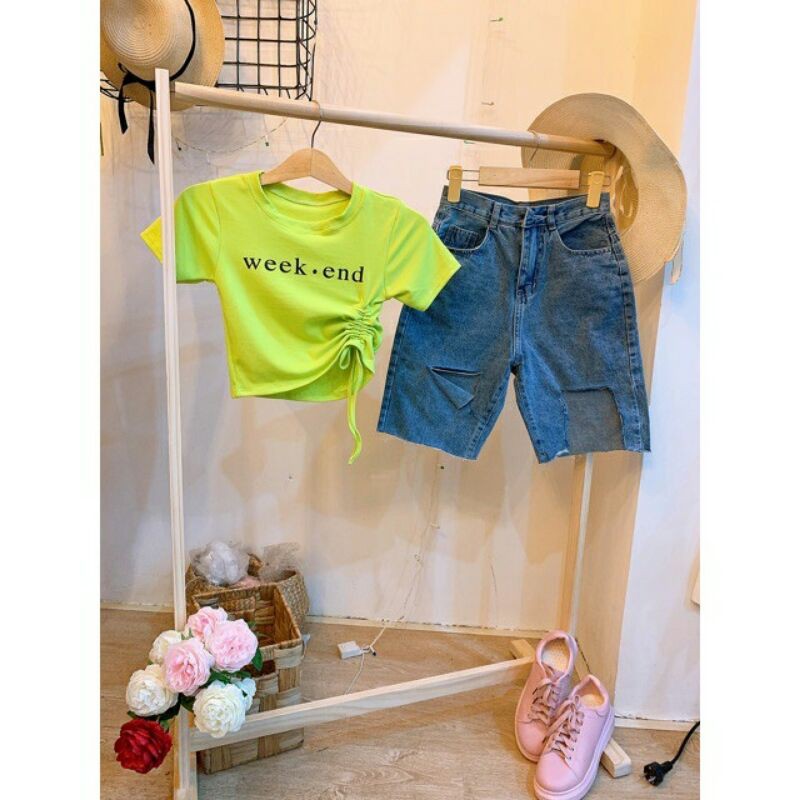 Áo croptop rút eo in chữ