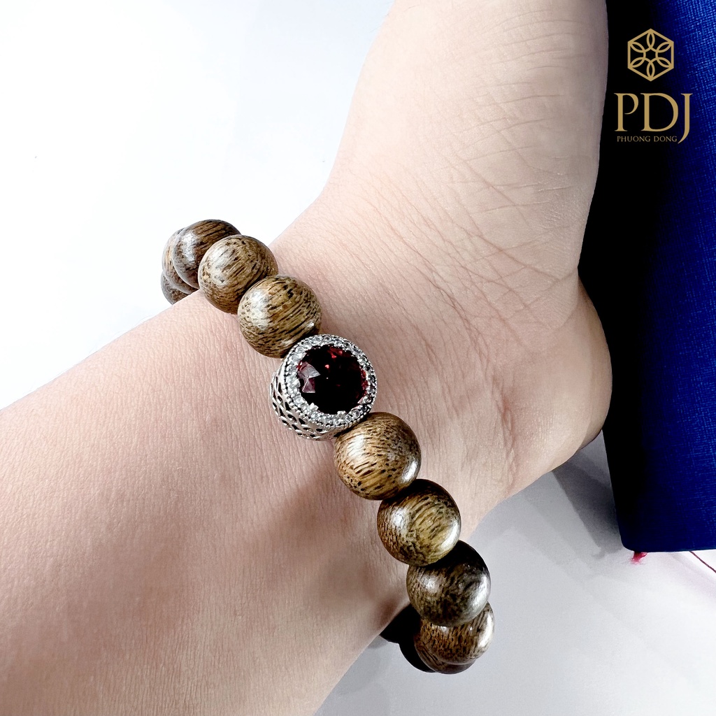 Vòng tay Trầm Hương mix charm đá Topaz - Tặng kèm hộp đựng trang sức cao cấp - SP000574 - Trang sức PDJ