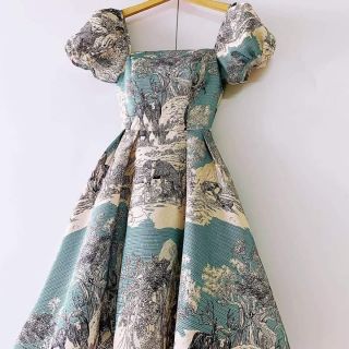 Đầm gấm sang chảnh