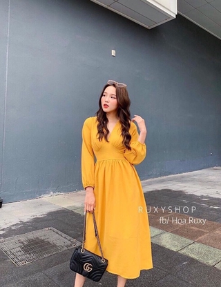 ĐẦM MAXI VÀNG CỔ V