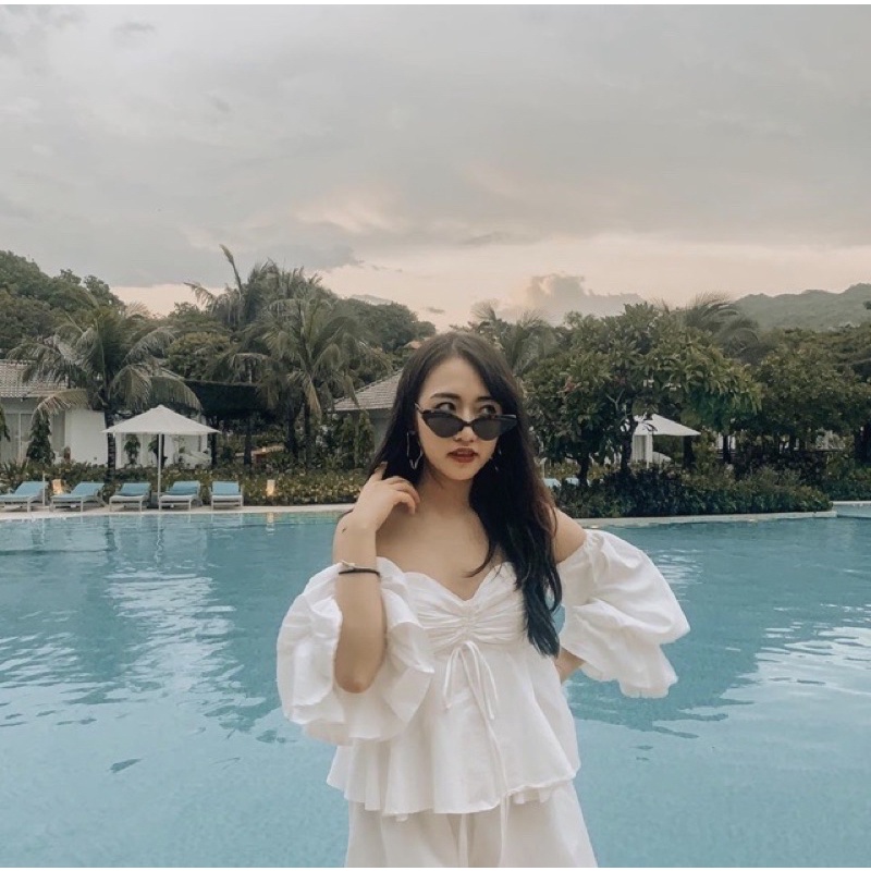 Áo trễ vai tay bồng rút ngực trắng