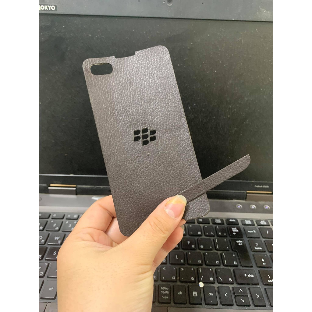 Miếng dán da lưng Blackberry Z30 trơn không 1 màu