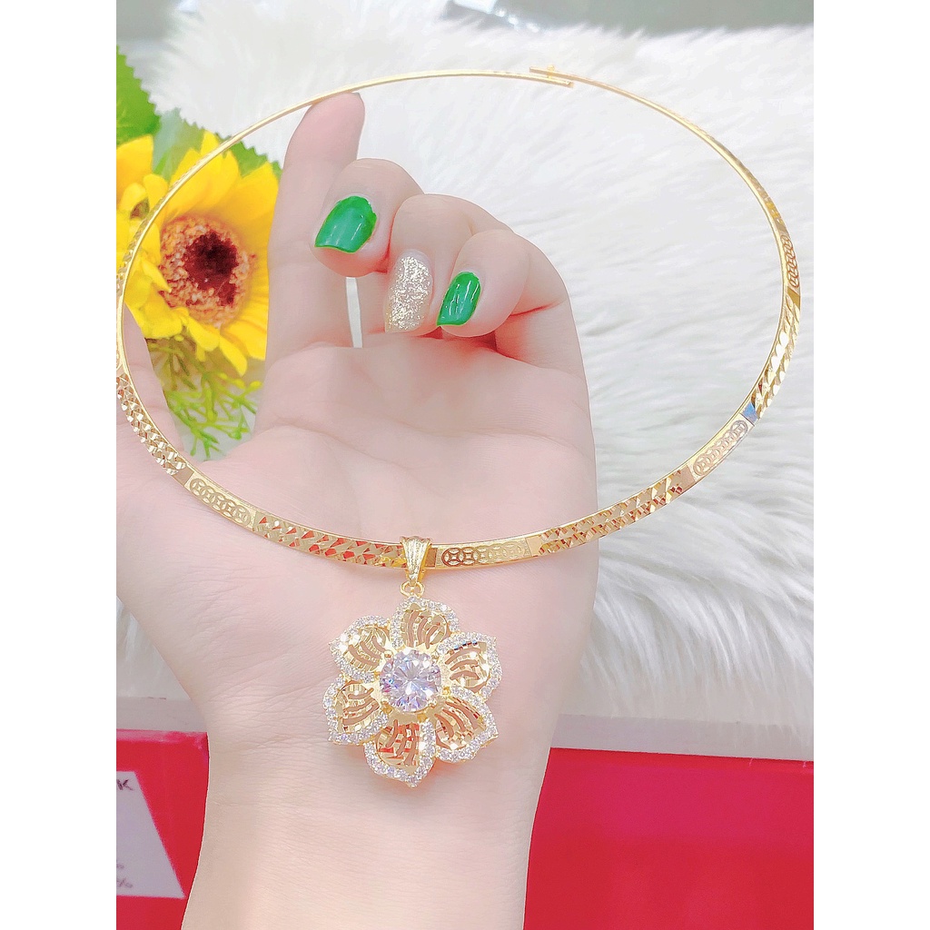 Mặt dây chuyền hình kim cương nữ UHA mạ vàng 18K kiểu dáng sang trọng M721