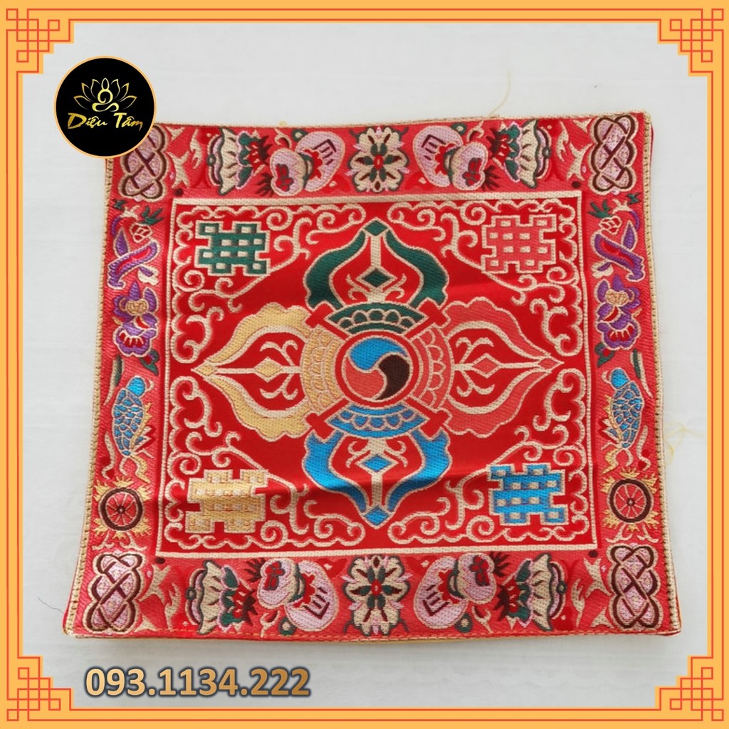 Khăn Gấm Thêu Biểu Tượng Mật Tông nhiều kiểu dáng, nhiều lớp, có lót bông