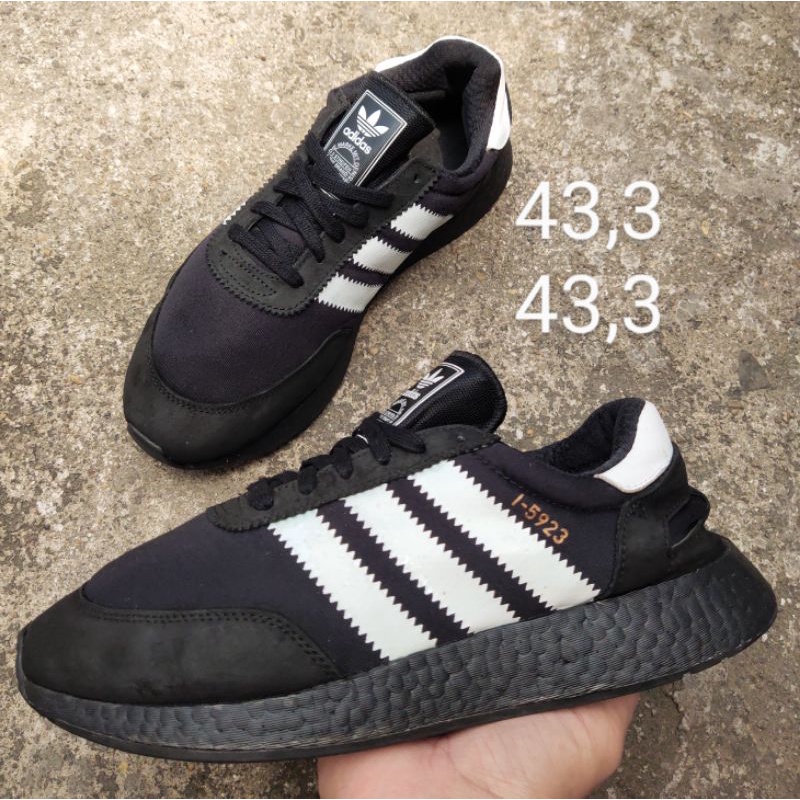 Giày thể thao adidasssssss hàng 2hand chính hãng , độ mới cao, 95% , size 43,3chân 27-27,5cm đi cực đẹp, màu đẹp