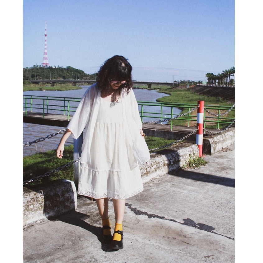 Váy 2 Dây Phối Ren Vải Đũi Vui Thu Đông Nhẹ Nhàng