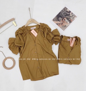 Áo cổ V tay bèo
