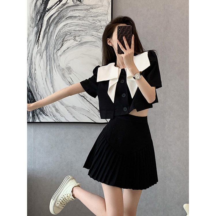 Set bộ nữ, set bộ chân váy xếp ly áo kiểu cổ newtrend màu trắng đen SKUS-92A