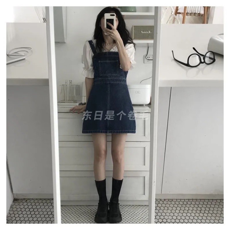 Váy jeans dạng yếm dáng lỡ ôm người siêu xinh