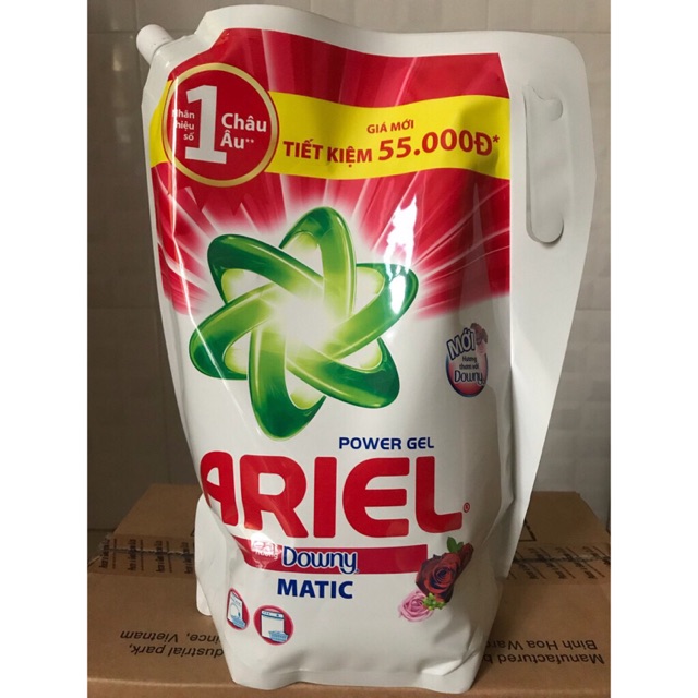 Nước giặt đậm đặc Ariel 2.4 lít dạng túi có vòi