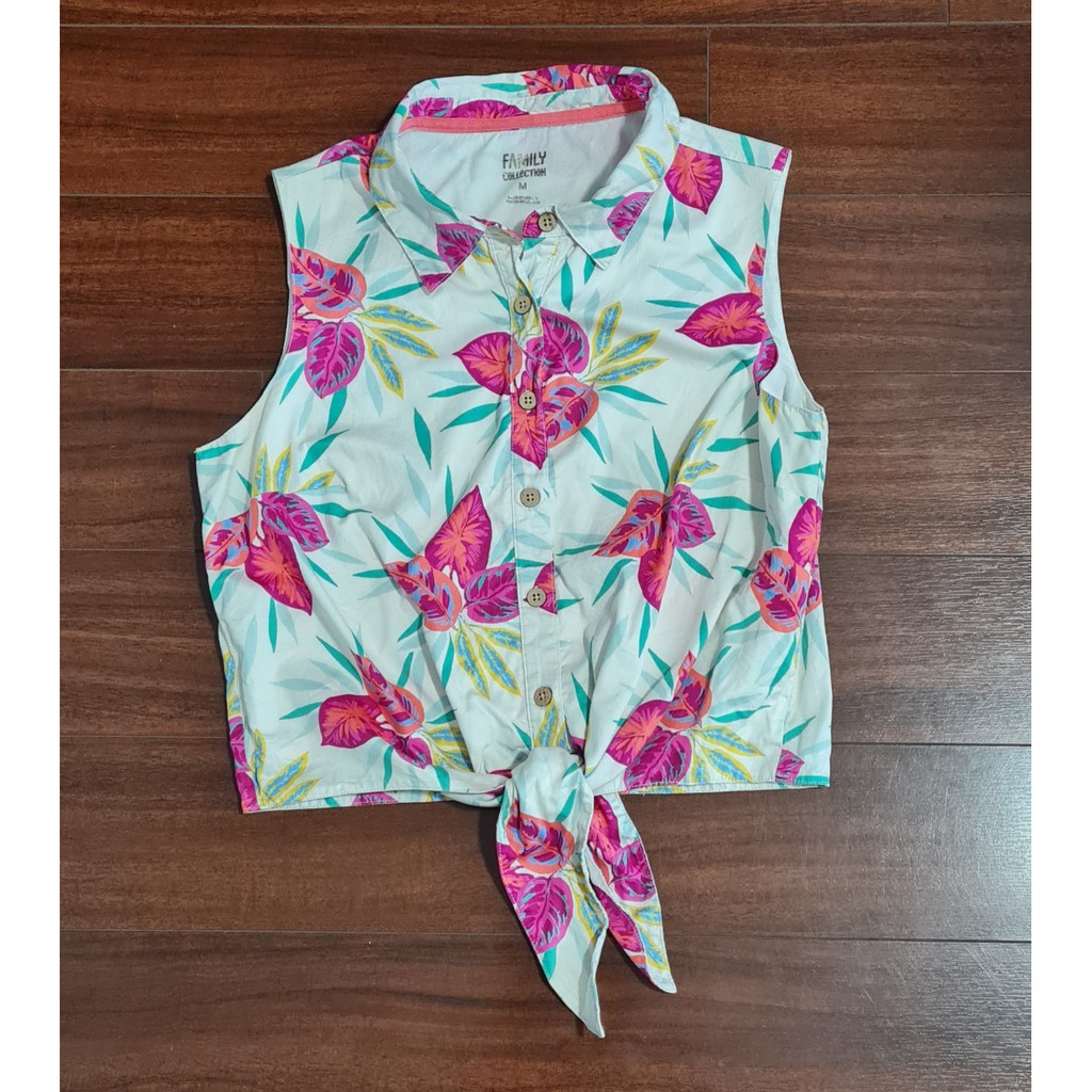 Áo sơ mi sát nách hoa dạo phố size M