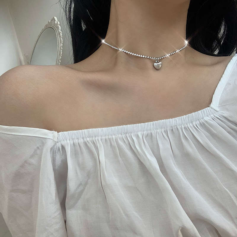 Vòng cổ choker mặt họa tiết trái tim xinh xắn cho nữ | BigBuy360 - bigbuy360.vn