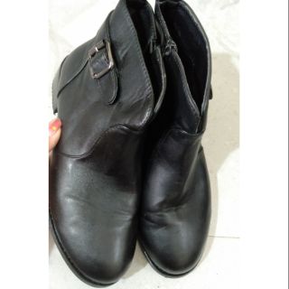 Giày secondhand