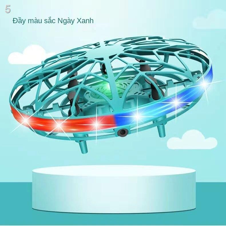 Máy bay không người lái thông minh bốn trục nhỏ cảm ứng UFO Đồ chơi trẻ em bé gái