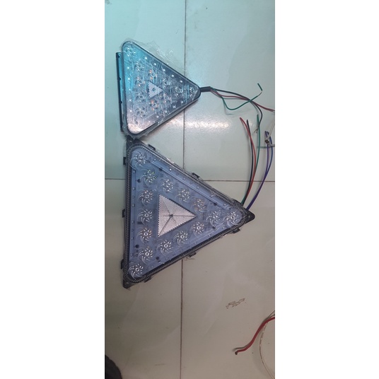 Đèn cảnh báo tam giác