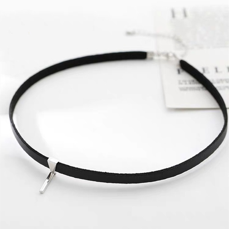 Vòng Cổ Choker Dây Da Đen Mặt Hình Học Đơn Giản Thời Trang