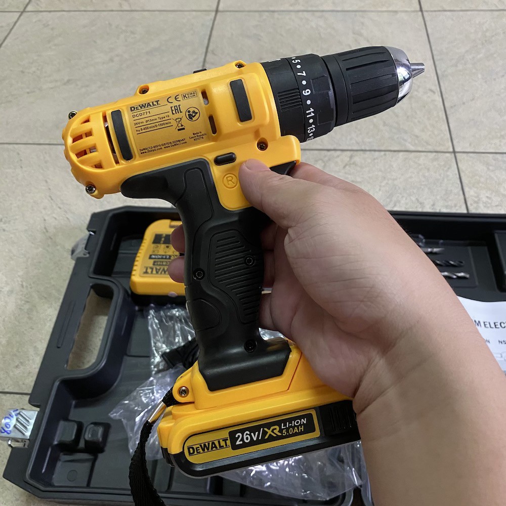 Khoan pin Dewalt 24V có búa, 2 pin kèm đế sạc pin/ 24 phụ kiện mũi các loại đi kèm