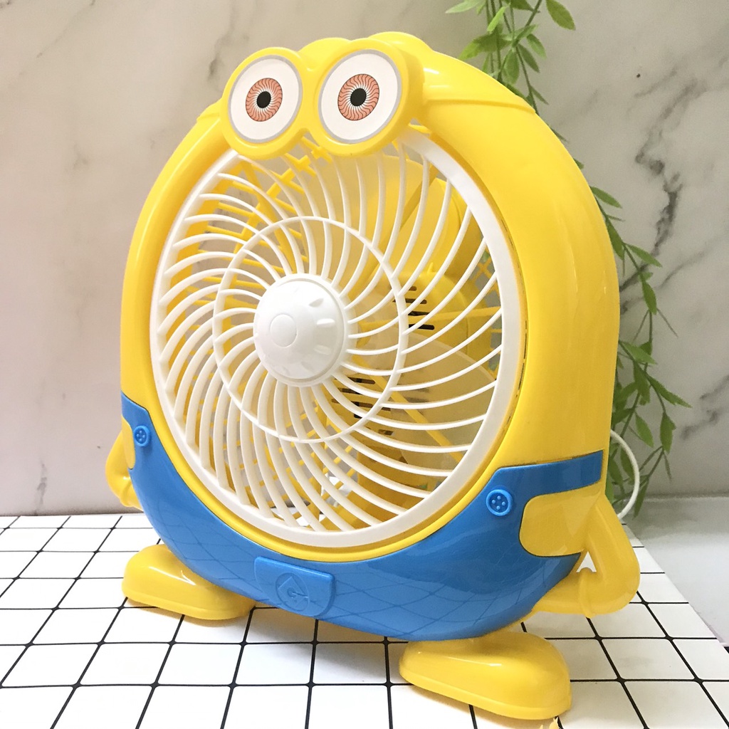 Quạt mini để bàn doremon,minion,heo xinh...