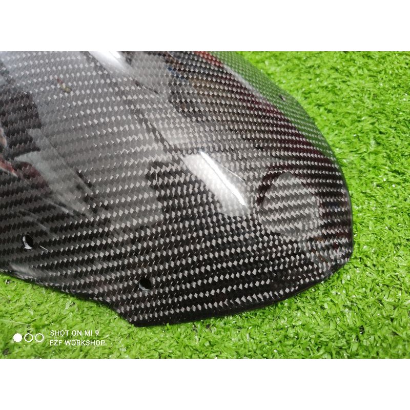 Kính chắn gió ốp car bon fi ber