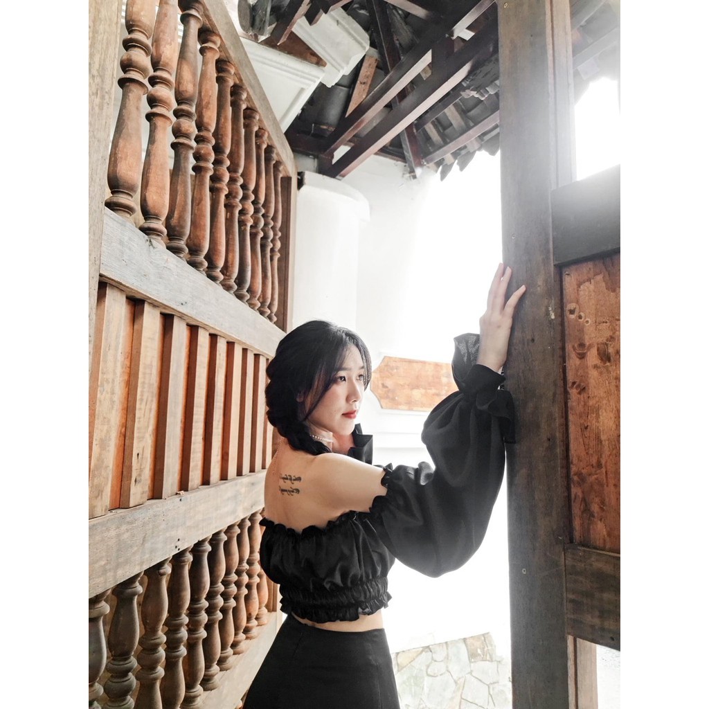 Áo croptop trắng cúp ngực tay dài xinh xắn
