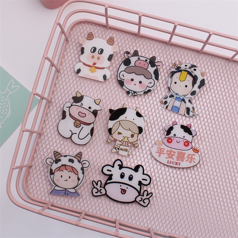 Sticker cài , phụ kiện balo túi mũ nón hình bò sữa siêu cute