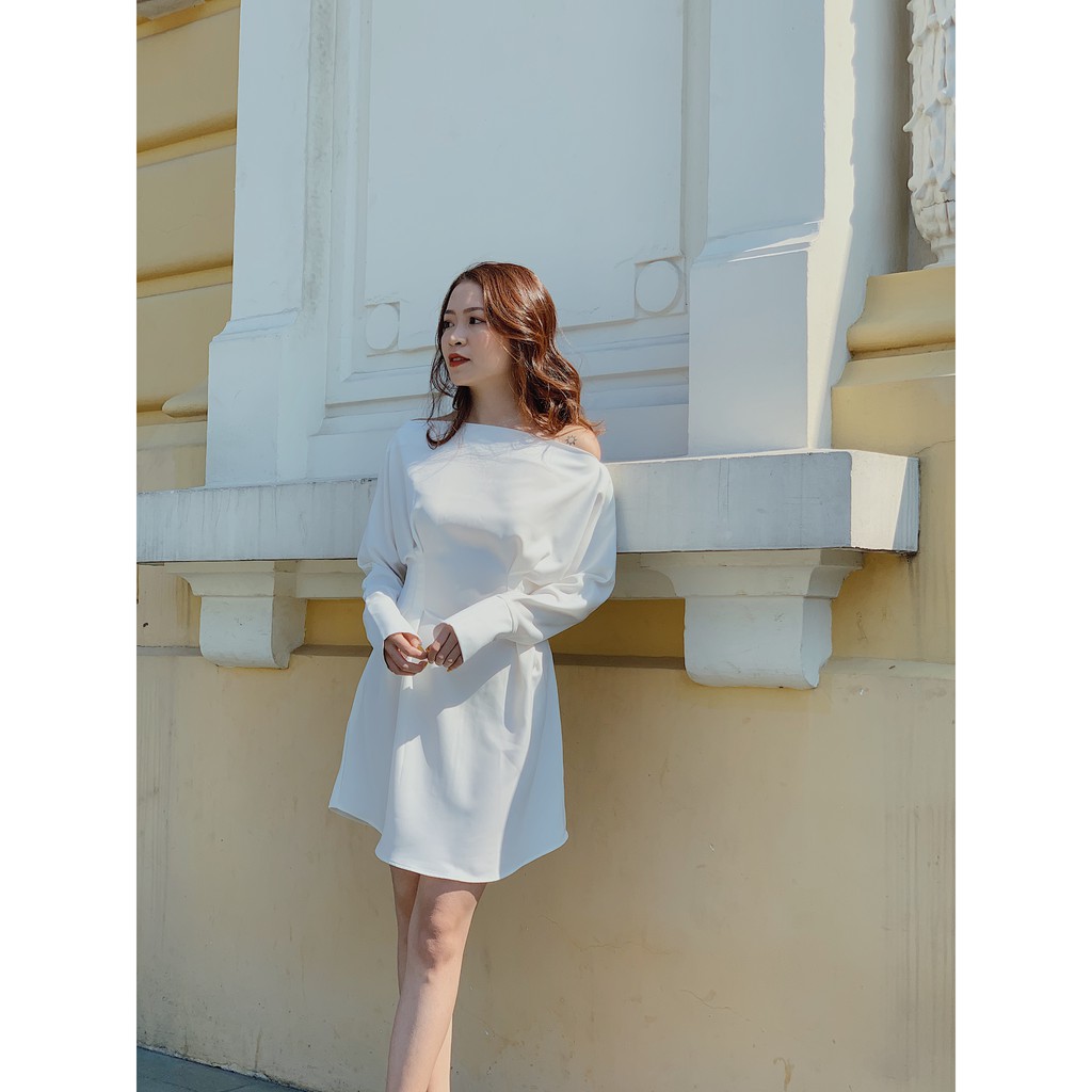 Đầm lệch vai đen,trắng (S/M)