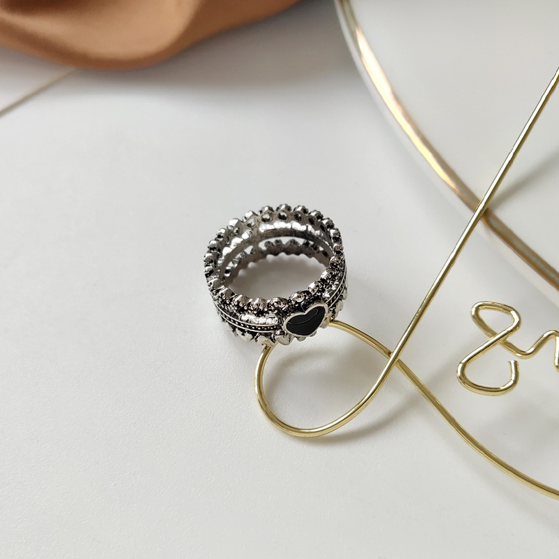 Nhẫn Tình Yêu Sơn Dầu Đen 191006Nhẫn Thiết Kế Đục Lỗ Thời Trang