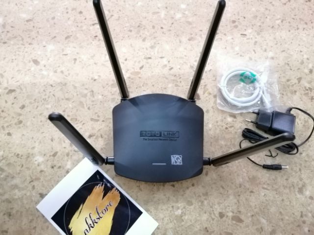 Router Wi-Fi băng tần kép AC1200 TOTOLINK A800R