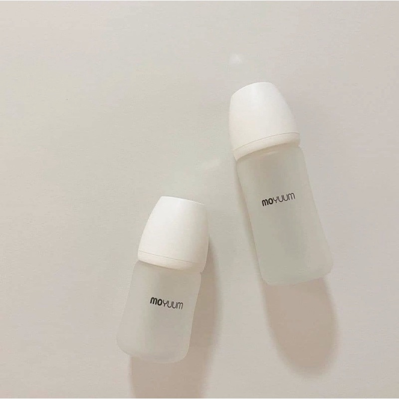 Bình sữa Moyuum Thủy Tinh Tráng Silicon Premium 2022 -150ml/240ml
