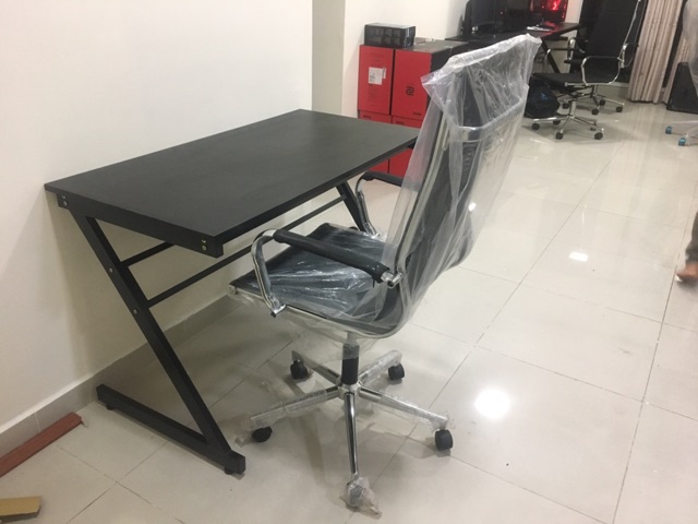 Bàn chân chữ Z 1m2 để máy tính PC giá rẻ kiểu dáng gaming hiện đại | BigBuy360 - bigbuy360.vn