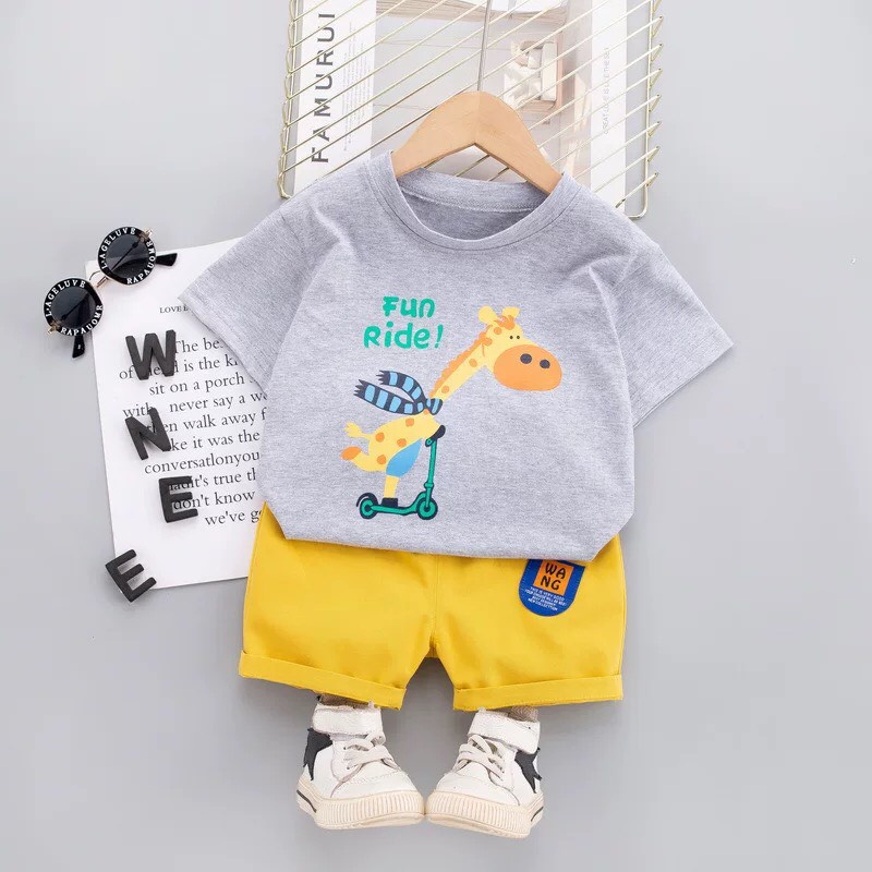 Bộ cộc tay bé trai cotton thoáng mát, in hình hươu cao cổ đáng yêu size 8 - 18 kg