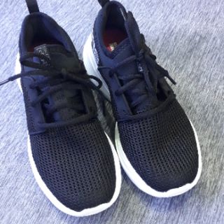 Giày Skechers lưới đen nữ