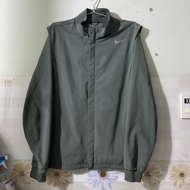 Áo khoác Nike màu cực lạ đảm bảo bạn chưa thấy bao giờ luôn