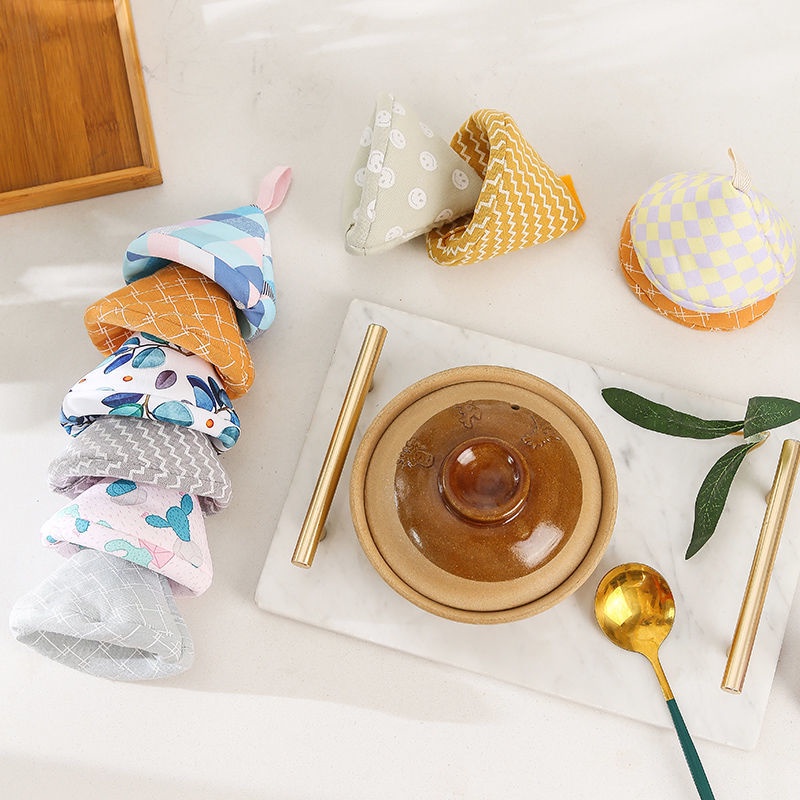 Tay Cầm Nắp Nồi Cách Nhiệt Chống Bỏng Hình Tam Giác Dễ Thương