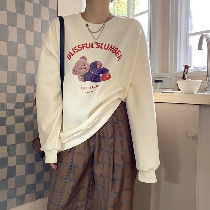 Áo Sweater lót nhung cổ tròn tay dài dáng rộng in hình gấu dễ thương cho nữ