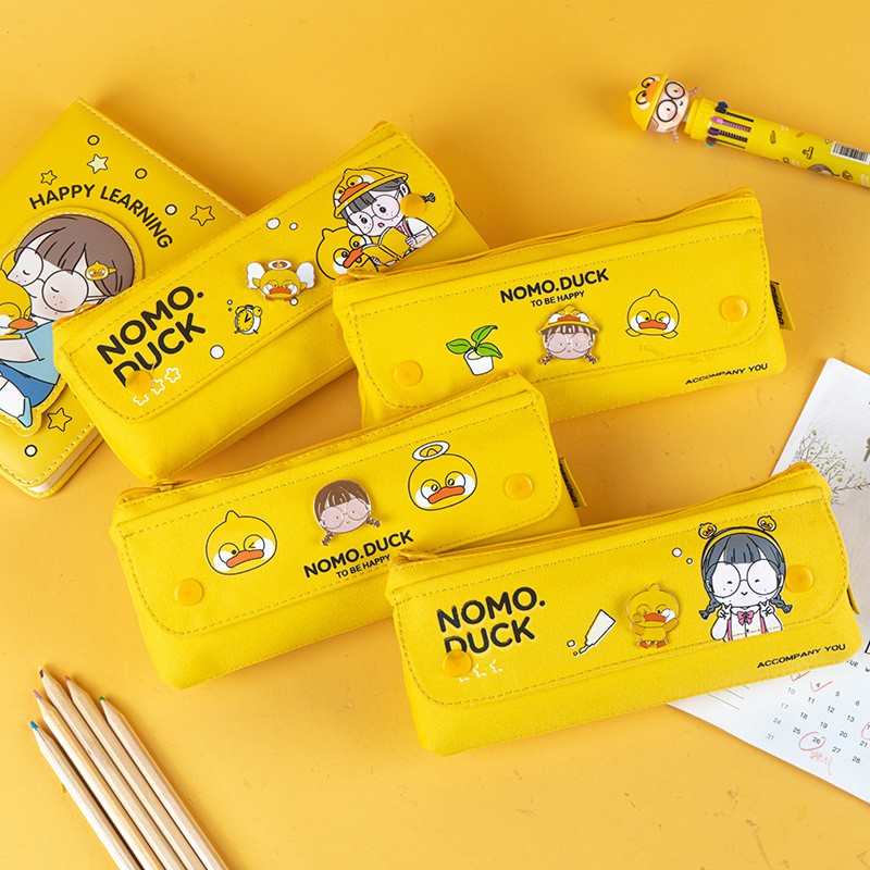 Hộp Bút Vải Nắp Lật Mai Và Các Người Bạn MaiHe Màu Vàng Nổi Bật