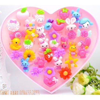 Hộp Quà Trái Tim 36 Nhẫn Nhựa Dành Cho Bé Gái