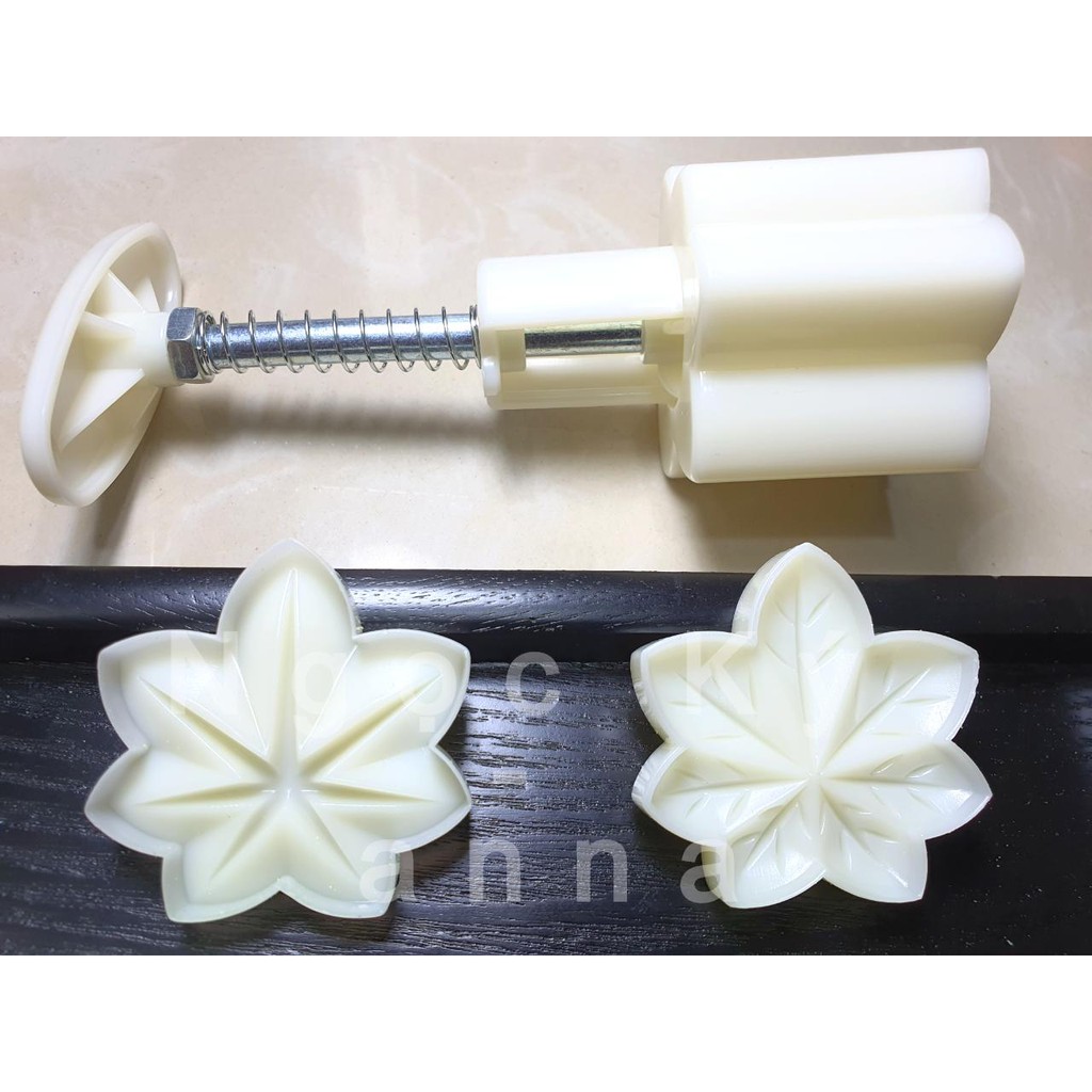 NQ00971 - KHUÔN LÒ XO BÁNH TRUNG THU / BÁNH DỨA  HÌNH LÁ PHONG 50G