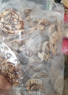 Kẹo chuối cuộn bánh tráng