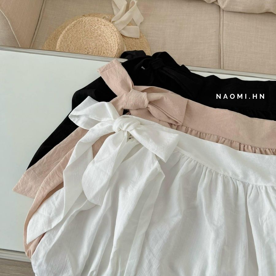 Áo trễ vai sang chảnh cho nàng dịu dàng phối buộc nơ vai. Áo kiểu nữ trễ vai chất đũi mát 3 màu HOTHIT.