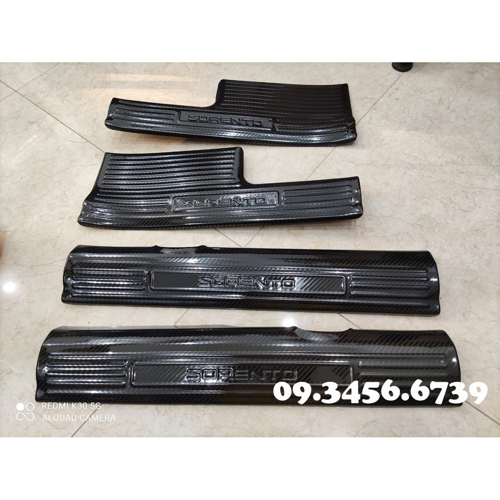 Ốp bậc cửa, nẹp bước chân trong xe Sorento 2021 2022- Bộ 4 Chi tiết+ tặng keo trợ dính trang trí chống xước bậc cửa xe
