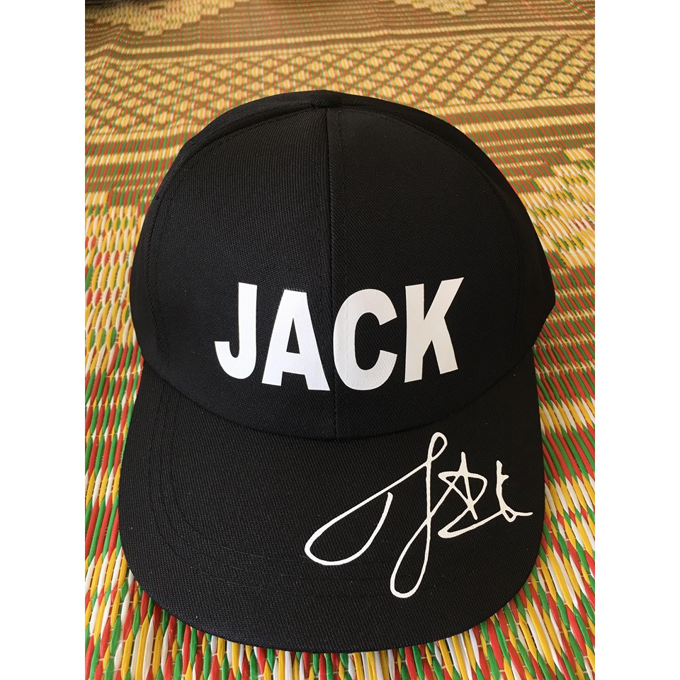 Bạn là fan của Jack và đang tìm kiếm chữ ký độc đáo của anh chàng? Không cần phải tìm kiếm quá xa, hãy xem hình ảnh này để tìm kiếm chữ ký của Jack. Đây là cơ hội tuyệt vời để đến gần hơn với thần tượng và quyết định lựa chọn chữ ký của riêng mình.