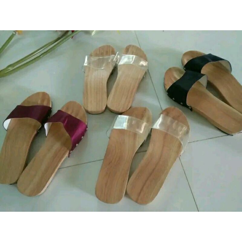 guốc gỗ truyền thống