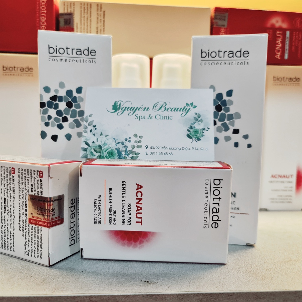 Gel rửa mặt dành cho da dầu mụn Biotrade Acne Out Oxy Wash 200ml