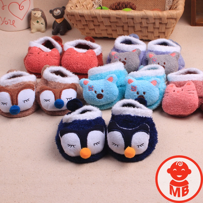 Giày len xù 3D HÌNH THÚ đáng yêu đế có chống trượt cho bé