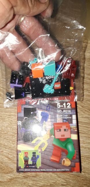 Lắp ráp 1 hộp LegoMineCraff 2 trong 1 JR216