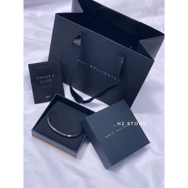 Vòng tay Cuff khắc tên