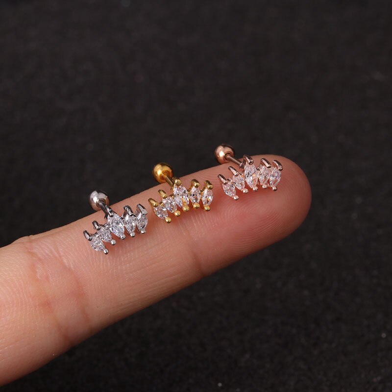 1 Khuyên xỏ sụn tai / vành tai bằng thép không gỉ đính đá pha lê zircon có chuôi vặn phía sau