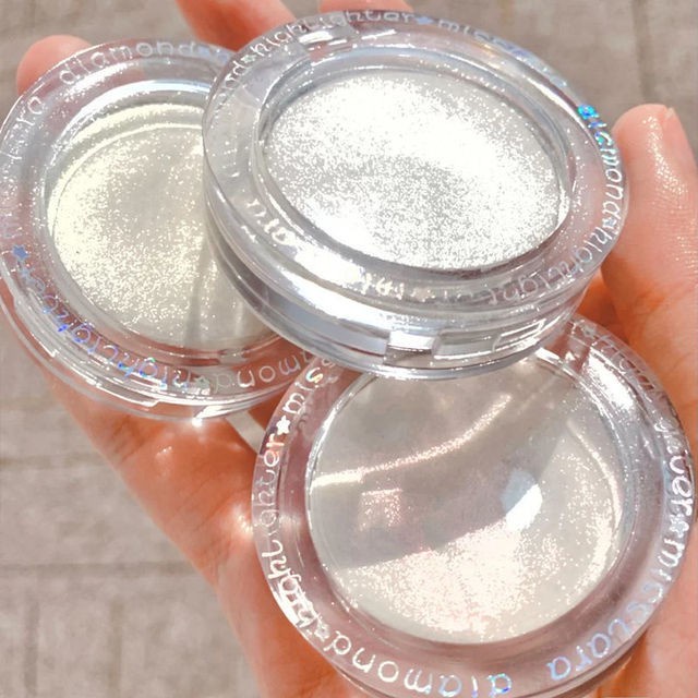 Phấn Bắt Sáng Ánh Nhũ Kim Cương Mềm Mượt Như Kim Cương Tạo Khối Và Định Hình Khuôn Mặt