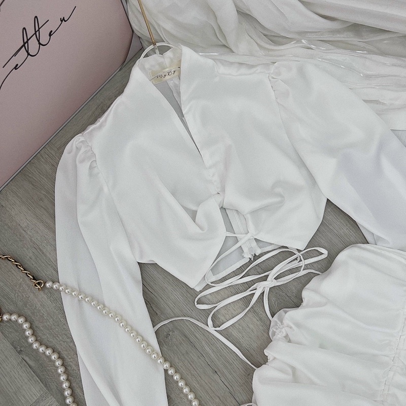 SET L CROP TRẮNG CỘT DÂY EO + CHÂN VÁY RÚT